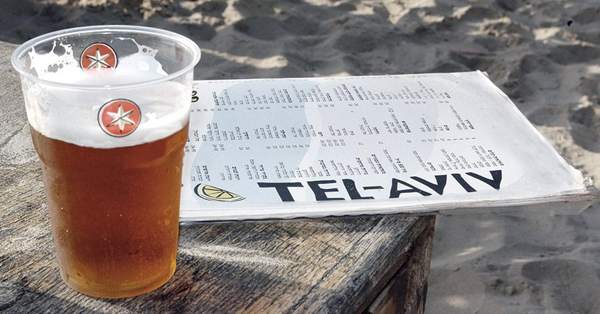 בירה ישראלית בחוף הים